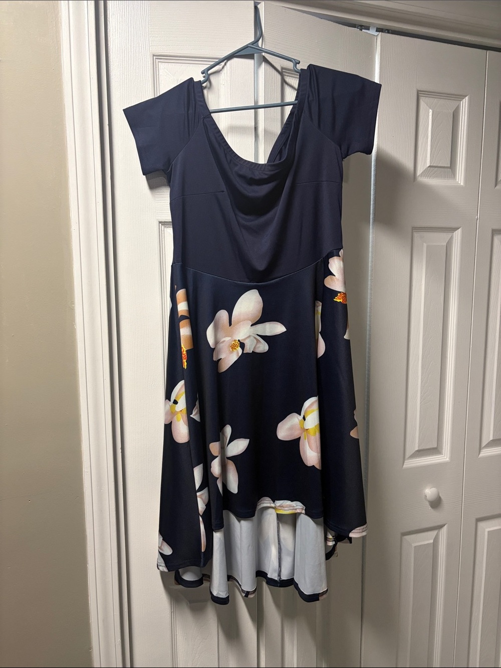 Cute dress off shoulder high low, very pretty on